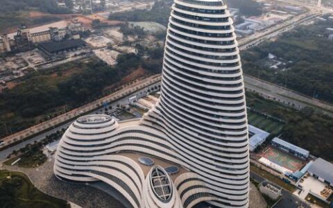 广西广电新媒体大楼：地标建筑，争议不断