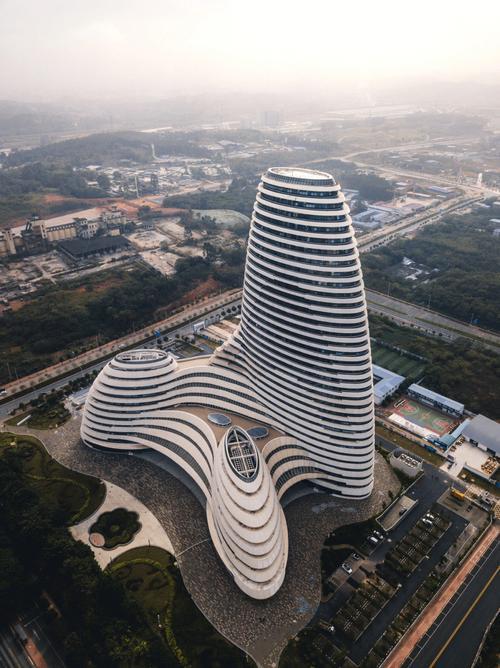 广西广电新媒体大楼：地标建筑，争议不断